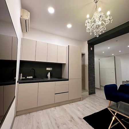 Luxury Apartment In Bratislava Luaran gambar