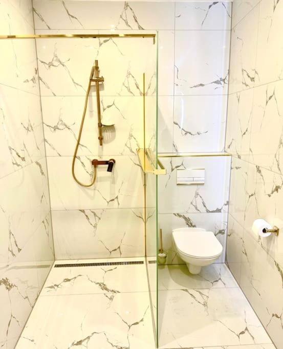 Luxury Apartment In Bratislava Luaran gambar